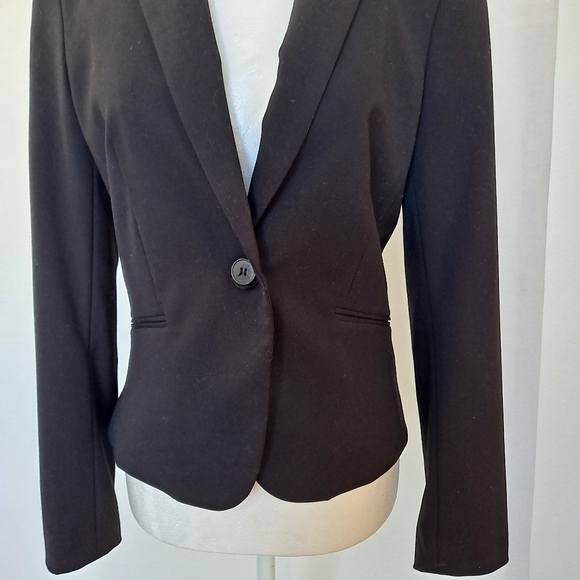 H&M Women's Black Classic One Button Cropped Blazer Jacket sz6 - Picture 4 of 7
